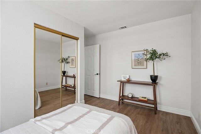 34 Carmel Ct, Laguna Beach, CA 92651 - bedroom featuring wood finished floors and a closet