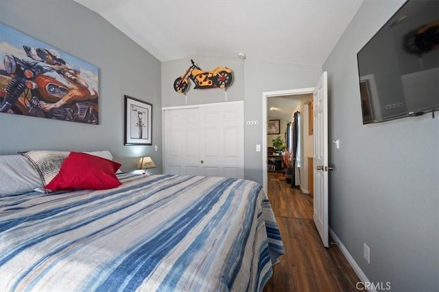 935 Running Stag Way, Paso Robles, CA 93446 - bedroom featuring vaulted ceiling, wood finished floors, and a closet