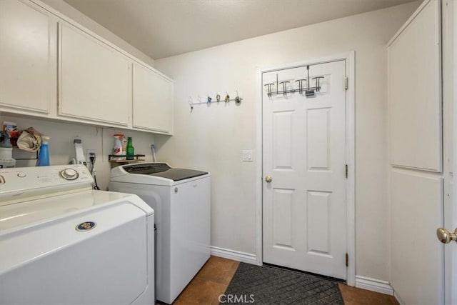 935 Running Stag Way, Paso Robles, CA 93446 - laundry area featuring washing machine and clothes dryer, cabinet space, and dark tile patterned flooring