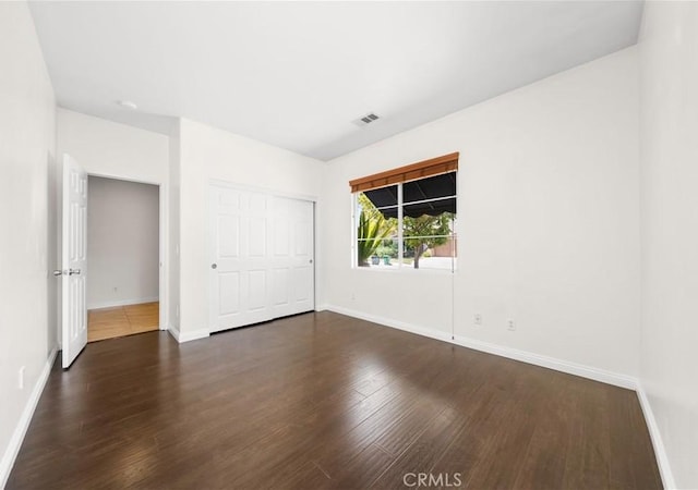 28677 Sunridge Ct, Menifee, CA 92584 - unfurnished bedroom featuring dark wood-type flooring and a closet