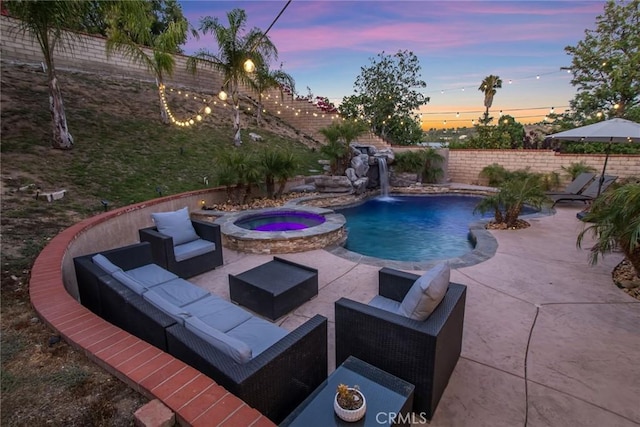 23235 Redbud Ridge Cir, Valencia, CA 91354 - pool at dusk with a patio area, outdoor lounge area, a pool with connected hot tub, and a fenced backyard