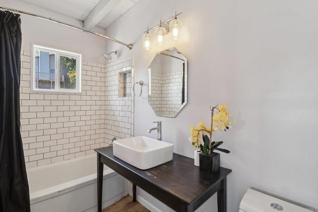 6737 San Miguel Ave, Lemon Grove, CA 91945 - full bath featuring shower / bathtub combination with curtain and beam ceiling