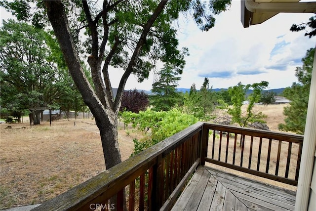 913 Northview Cir, Yreka, CA 96097 - view of wooden terrace