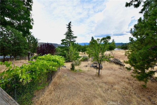 913 Northview Cir, Yreka, CA 96097 - view of yard featuring a mountain view