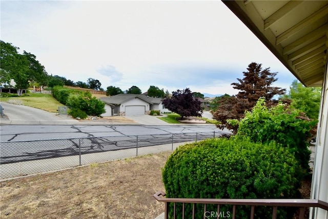 913 Northview Cir, Yreka, CA 96097 - view of yard with driveway