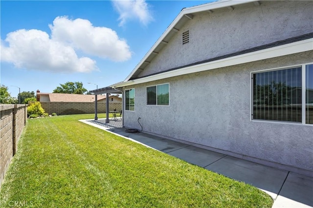 25796 Olivas Park Rd, Valencia, CA 91355 - fenced backyard with a patio area