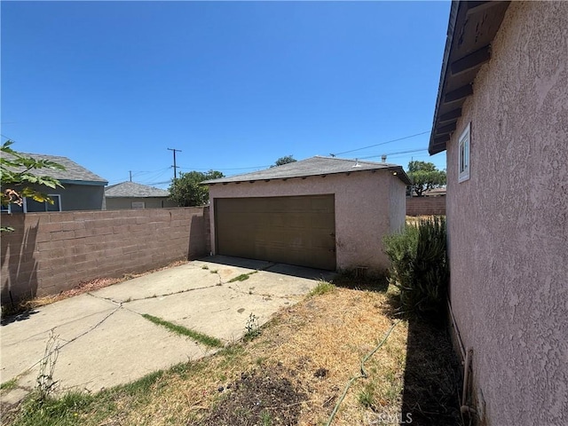 810 E Silva St, Long Beach, CA 90807 - view of yard featuring a detached garage and an outdoor structure