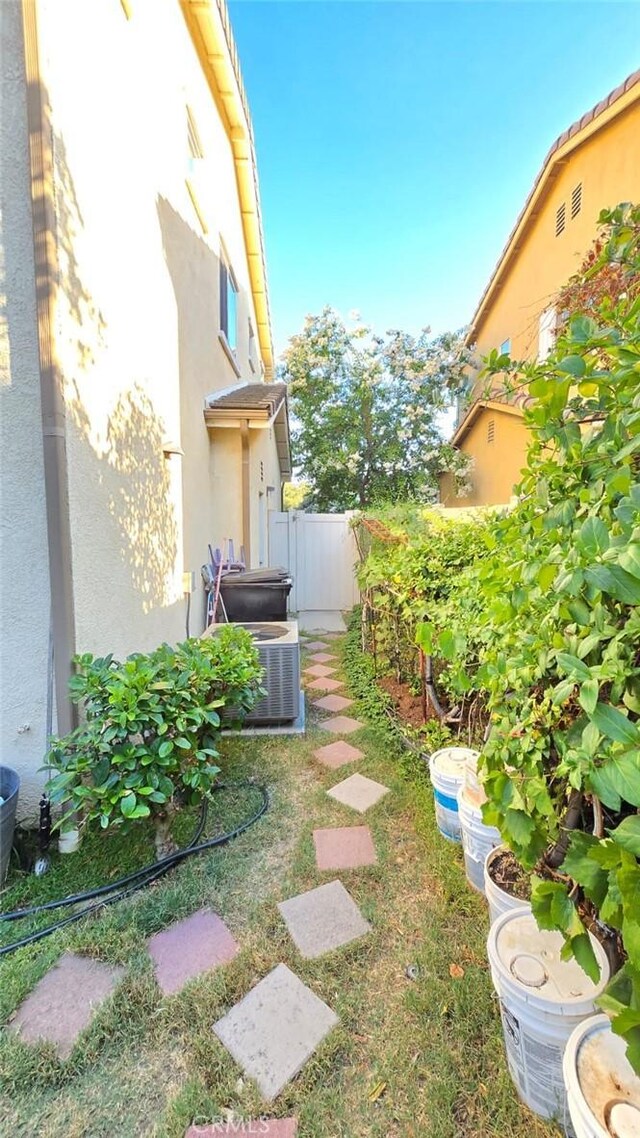 1063 S Reservoir St, Pomona, CA 91766 - view of yard