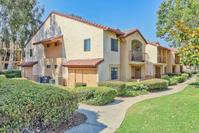 12191 Cuyamaca College Dr E Unit 210, El Cajon, CA 92019 - view of front of home featuring a tile roof, stucco siding, and a balcony