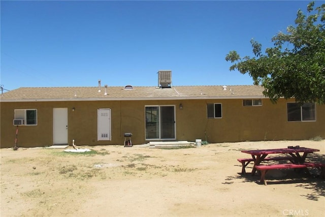 21133 Multnomah Rd, Apple Valley, CA 92308 - rear view of property featuring stucco siding