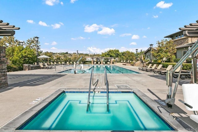 3141 Dega Pl, Carlsbad, CA 92010 - community pool with a hot tub and a patio