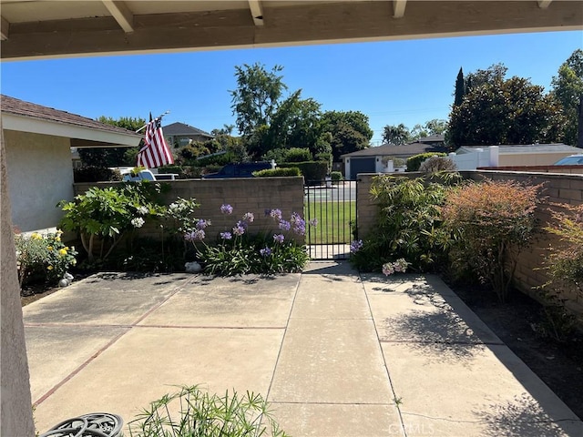 296 E 19th St, Costa Mesa, CA 92627 - view of patio