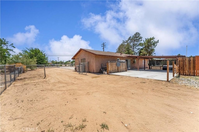 18396 Live Oak St, Hesperia, CA 92345 - view of horse barn