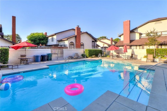 511 W Puente St Unit 4, Covina, CA 91722 - view of swimming pool featuring a patio