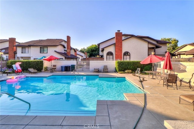 511 W Puente St Unit 4, Covina, CA 91722 - view of swimming pool featuring a patio area