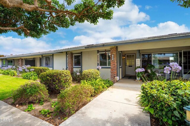 130 E Bay Blvd, Port Hueneme, CA 93041 - view of front facade featuring stucco siding and a porch