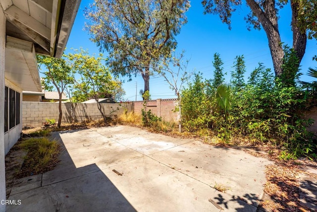 1921 Lincoln Ct, Oxnard, CA 93033 - fenced backyard featuring a patio