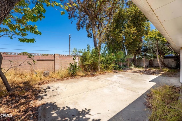 1921 Lincoln Ct, Oxnard, CA 93033 - fenced backyard featuring a patio