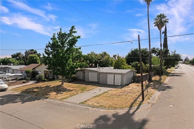 609 S Lassen St, Willows, CA 95988 - view of front facade with a garage and driveway