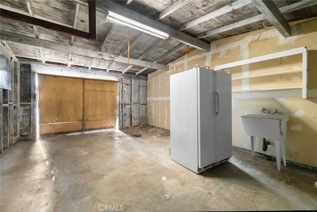 609 S Lassen St, Willows, CA 95988 - garage with freestanding refrigerator