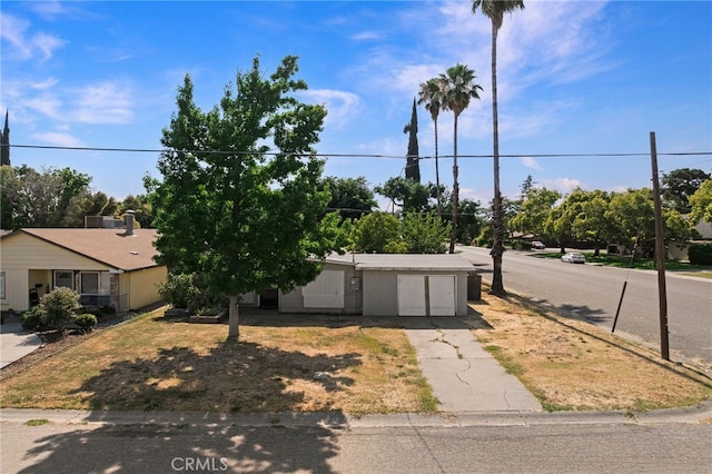 609 S Lassen St, Willows, CA 95988 - view of front of home with an attached garage and driveway