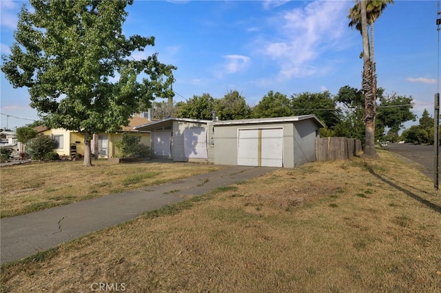 609 S Lassen St, Willows, CA 95988 - view of front of home with a detached garage