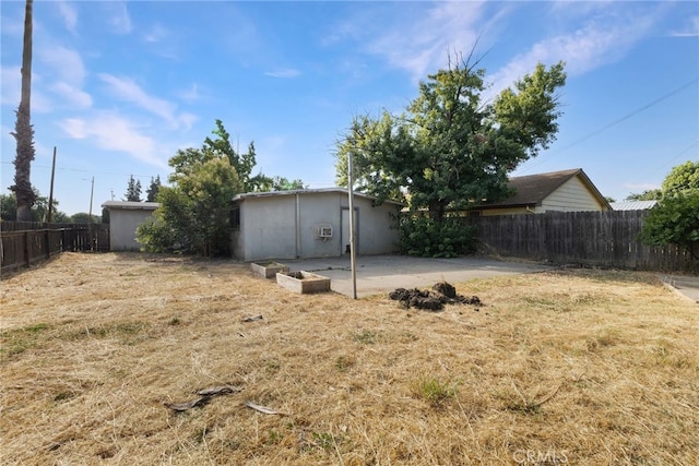 609 S Lassen St, Willows, CA 95988 - fenced backyard featuring a patio area