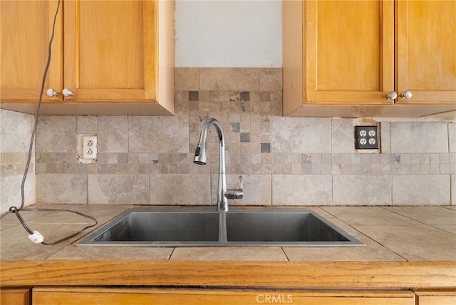 609 S Lassen St, Willows, CA 95988 - kitchen featuring decorative backsplash