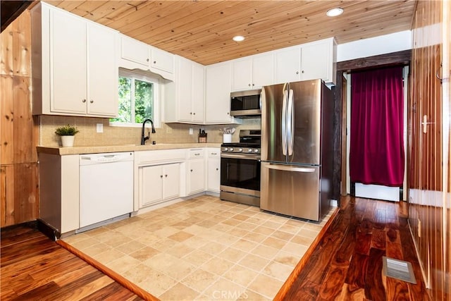 27941 Rainbow Dr, Lake Arrowhead, CA 92352 - photo 5