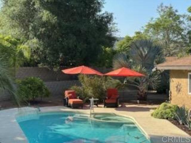 3625 Laketree Dr, Fallbrook, CA 92028 - outdoor pool with a patio area