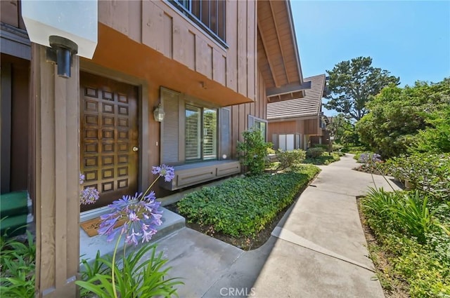 1984 Mount Shasta Dr, San Pedro, CA 90732 - entrance to property with board and batten siding