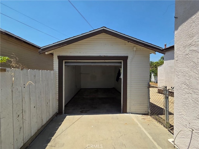 521 E 7th St, National City, CA 91950 - garage with driveway