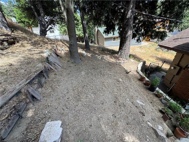 23789 Zuger, Crestline, CA 92325 - view of yard