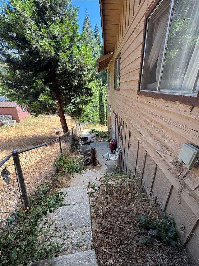 23789 Zuger, Crestline, CA 92325 - view of side of home