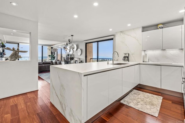 2500 Torrey Pines Rd Unit 805, La Jolla, CA 92037 - kitchen with modern cabinets, white cabinets, light countertops, wood finished floors, and recessed lighting