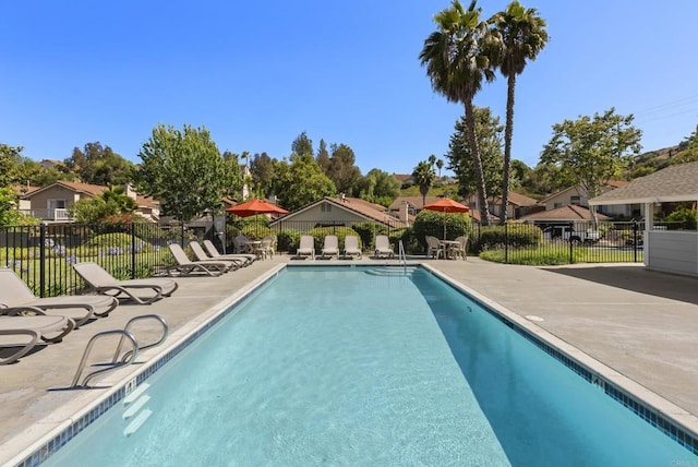 2009 Pointer Gln, Escondido, CA 92029 - community pool featuring a patio and a residential view