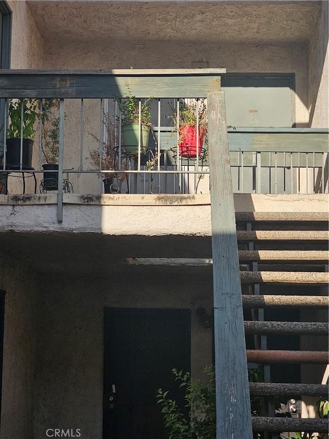 8601 International Ave Unit 266, Canoga Park, CA 91304 - exterior view of stucco siding