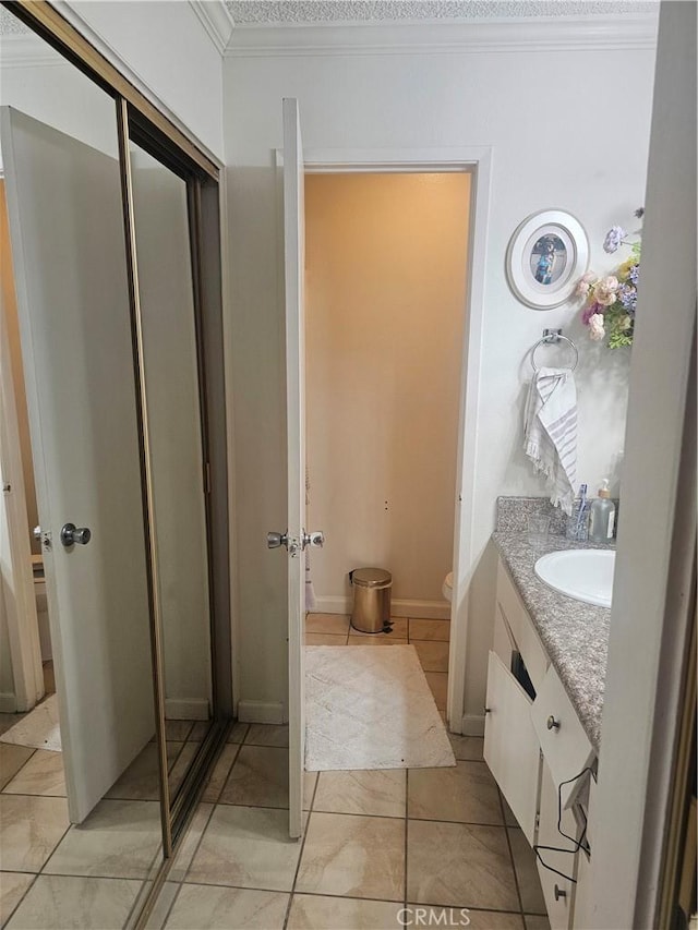 8601 International Ave Unit 266, Canoga Park, CA 91304 - full bath with vanity, crown molding, and tile patterned floors