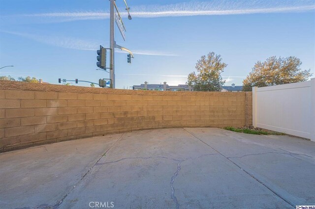 25401 Holly Beach Dr, Saugus, CA 91350 - fenced backyard with a patio area