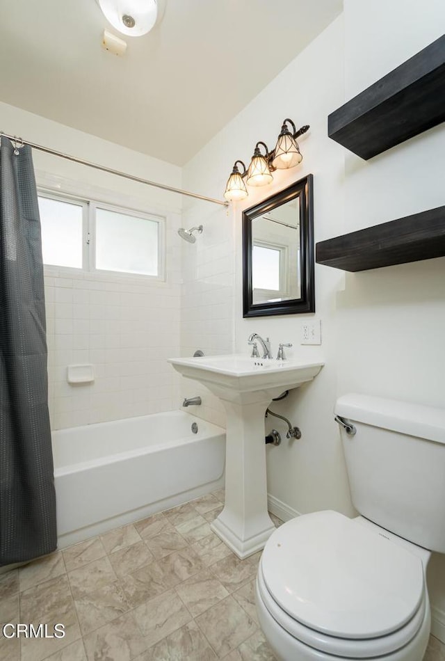 3910 Vista Ct, La Crescenta, CA 91214 - full bath featuring shower / bath combination with curtain and toilet