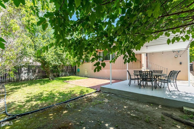 3910 Vista Ct, La Crescenta, CA 91214 - fenced backyard featuring a patio area