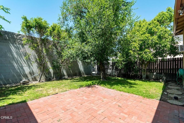 3910 Vista Ct, La Crescenta, CA 91214 - fenced backyard featuring a patio
