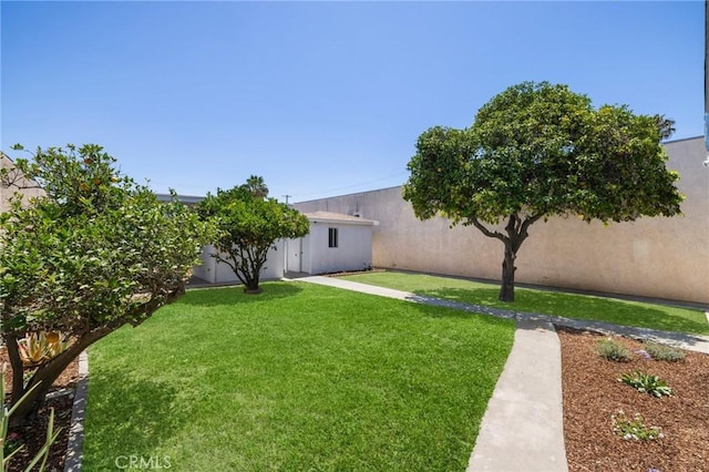 1410 Gulf Ave, Wilmington, CA 90744 - view of grassy yard
