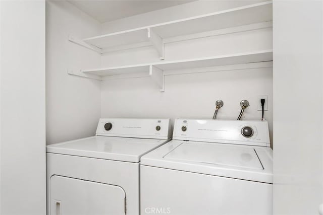 6150 Montecito Dr Unit 6, Palm Springs, CA 92264 - laundry area with washer and clothes dryer