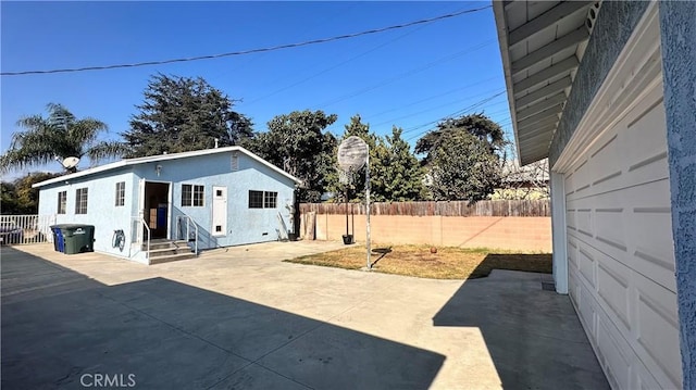 9206 Elizabeth Ave, South Gate, CA 90280 - fenced backyard featuring a patio
