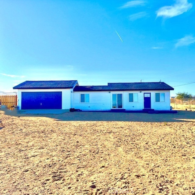 56133 Jesse Rd, Landers, CA 92285 - single story home featuring a garage