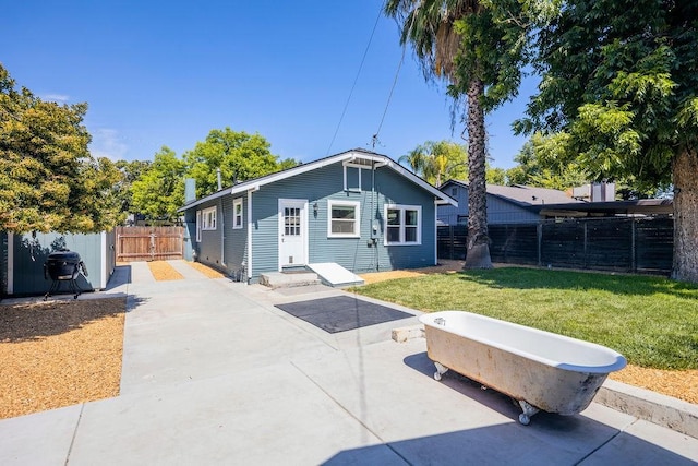 1396 N Ferger Ave, Fresno, CA 93728 - view of front of property with a patio area