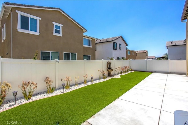 849 Half Moon Ave, Redlands, CA 92374 - fenced backyard with a patio