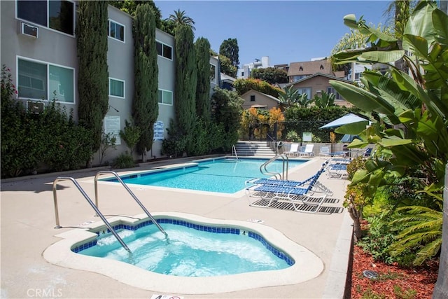972 Larrabee St Unit 119, West Hollywood, CA 90069 - community pool featuring a hot tub and a patio area