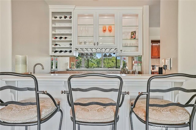 25291 Derbyhill Dr, Laguna Hills, CA 92653 - view of indoor wet bar